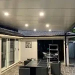 مظلات معزولة بمواد عالية الجودة تقلل الحرارة وتوفر حماية كاملة من أشعة الشمس