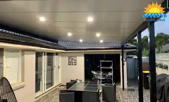 مظلات معزولة بمواد عالية الجودة تقلل الحرارة وتوفر حماية كاملة من أشعة الشمس