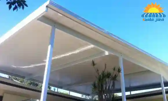 مظلة ساندوتش بانل مصممة لتقليل انتقال الحرارة وتحمل الاستخدام الخارجي