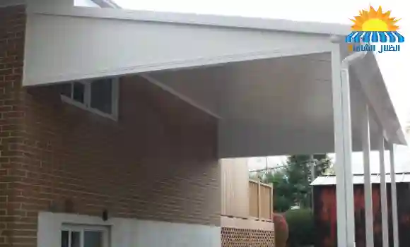 تركيب مظلات ساندوتش بانل بهيكل قوي وسقف مزدوج للعزل الحراري