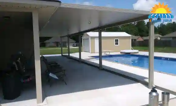 تصميم مظلات ساندوتش بانل بمواد متينة يمنح ظلًا ثابتًا وحماية طويلة الأمد