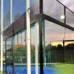 تصميم ملاعب بادل بالرياض بمواصفات حديثة تشمل أرضية مخصصة وإضاءة مناسبة للعب