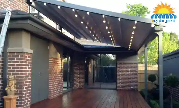 مظلات برجولات بتصميم أنيق تغطي الجلسات الخارجية وتوفر ظلًا مريحًا