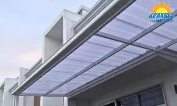 مظلات فيبر جلاس متينة وخفيفة الوزن توفر حماية من الشمس والعوامل الجوية بتصميم عصري