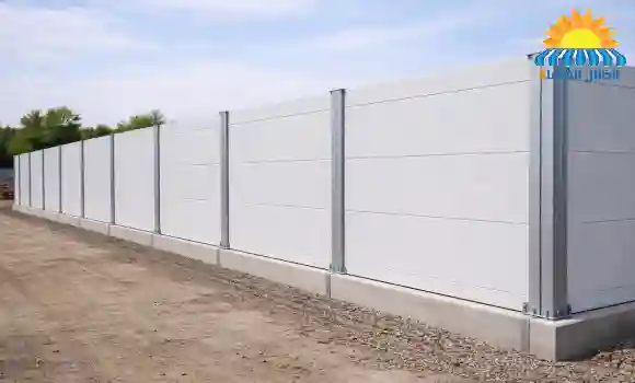تصميم أسوار ساندوتش بانل متينة وعملية مع مقاومة العوامل الجوية وتثبيت احترافي